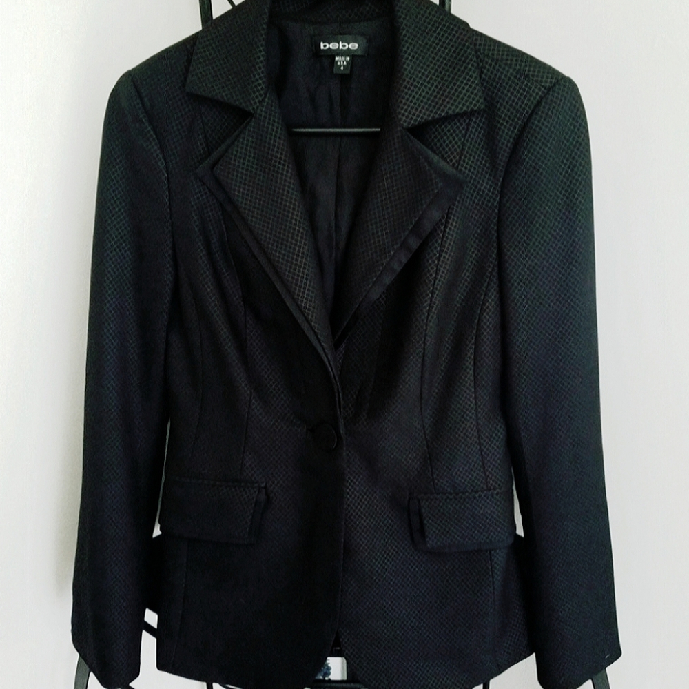 Incredible Silk Contrast Bebe Blazer